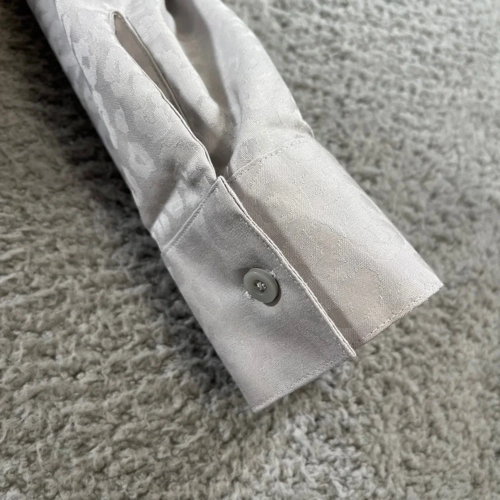 Chicos Animal Jacquard Sateen Shirt Feather Stone Grey Wrinkle Resistant Size 0
